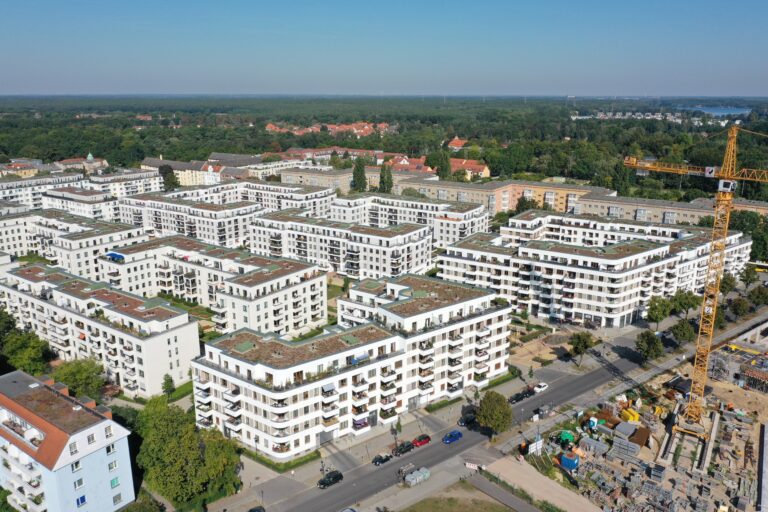 Heizung- Sanitärbau Leipzig GmbH stattet Wohnungen, Gewerbe und Hotelanlagen im Raum Leipzig und Berlin mit hochwertigen Heizungs- und Sanitäranlagen aus. Dabei setzen wir auf Erneuerbare Energien.